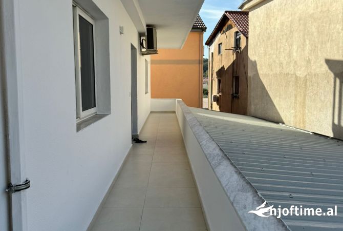 Shtepi me qera Apartament ne Tirane, 3+1, Mobilimi E mobiluar, Pagesa 550  Euro.