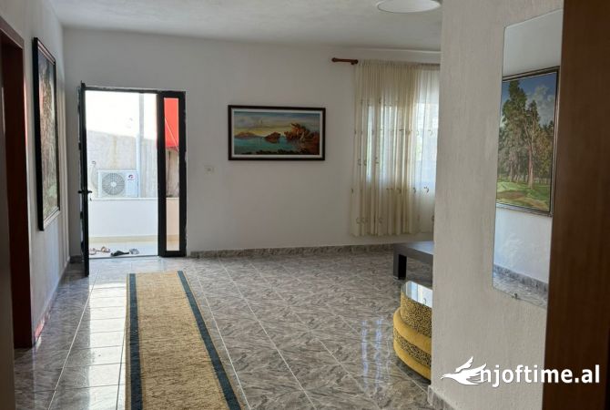 Shtepi me qera Apartament ne Tirane, 3+1, Mobilimi E mobiluar, Pagesa 550  Euro.