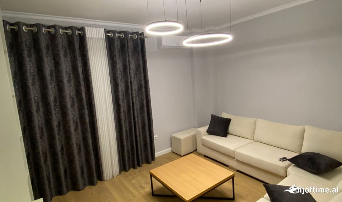 Shtepi me qera Apartament ne Tirane, 1+1, Mobilimi E mobiluar, Pagesa 551  Euro.