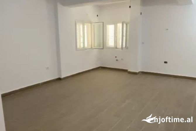 Shtepi ne shitje Apartament ne Tirane, 1+1, Mobilimi Bosh, pa mobiluar, Pagesa 129,000  Euro.