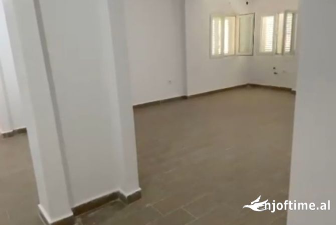 Shtepi ne shitje Apartament ne Tirane, 1+1, Mobilimi Bosh, pa mobiluar, Pagesa 129,000  Euro.