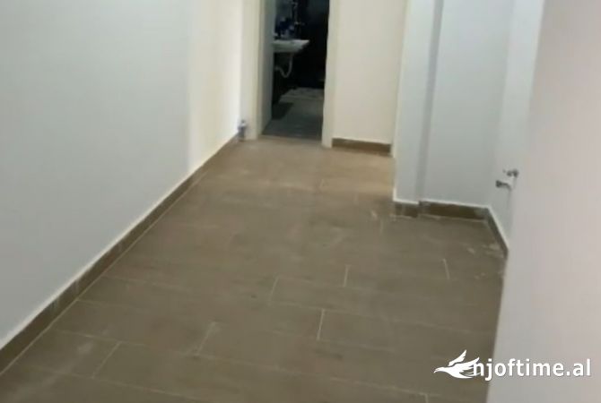 Shtepi ne shitje Apartament ne Tirane, 1+1, Mobilimi Bosh, pa mobiluar, Pagesa 129,000  Euro.