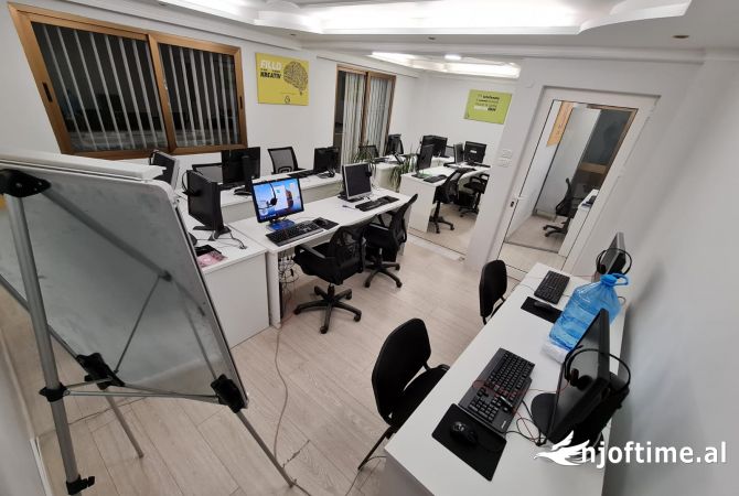 Ambient biznesi me qera 3+1 ne Tirane - 790 Euro