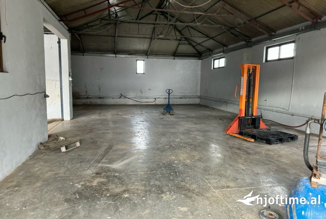 Ambient biznesi me qera 4+1 ne Tirane - 1,201 Euro