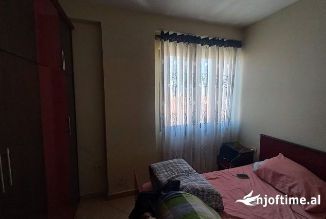 Shtepi ne shitje Apartament ne Tirane, 2+1, Mobilimi E mobiluar, Pagesa 107,001  Euro.