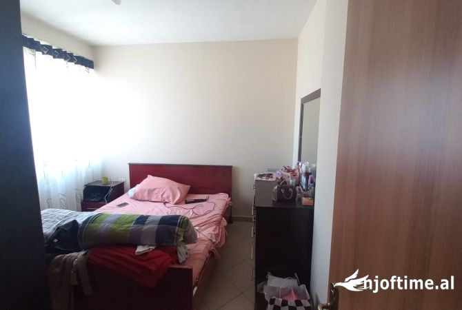 Shtepi ne shitje Apartament ne Tirane, 2+1, Mobilimi E mobiluar, Pagesa 107,001  Euro.