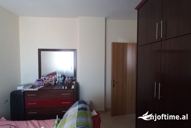 Shtepi ne shitje Apartament ne Tirane, 2+1, Mobilimi E mobiluar, Pagesa 107,001  Euro.