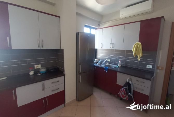 Shtepi ne shitje Apartament ne Tirane, 2+1, Mobilimi E mobiluar, Pagesa 107,001  Euro.