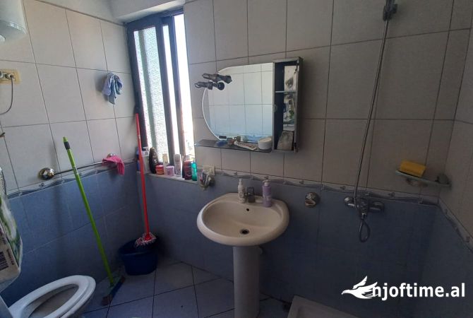 Shtepi ne shitje Apartament ne Tirane, 2+1, Mobilimi E mobiluar, Pagesa 107,001  Euro.