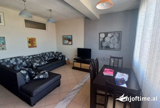 Shtepi ne shitje Apartament ne Tirane, 2+1, Mobilimi E mobiluar, Pagesa 107,001  Euro.