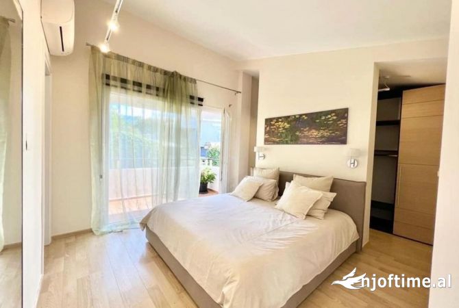 Shtepi ne shitje Apartament ne Tirane, 2+1, Mobilimi E mobiluar, Pagesa 420,001  Euro.