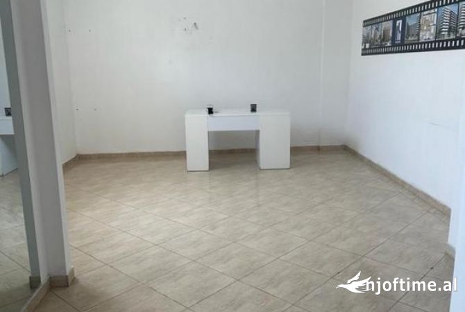 Ambient biznesi me qera 1+1 ne Tirane - 701 Euro