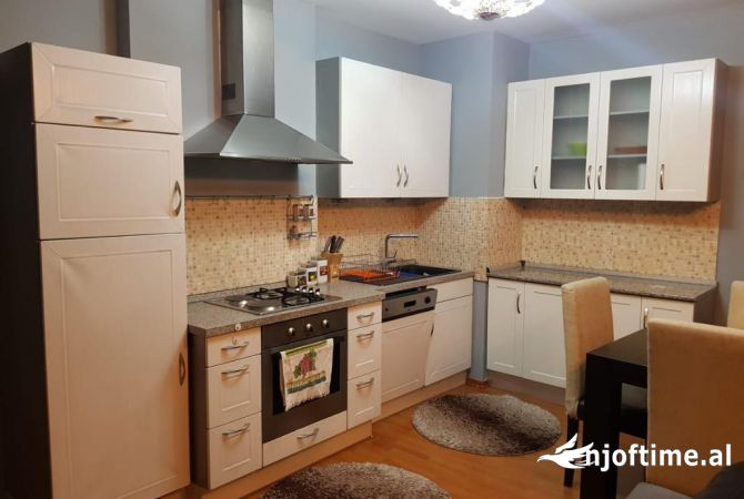 Shtepi ne shitje Apartament ne Tirane, 1+1, Mobilimi E mobiluar, Pagesa 150,001  Euro.