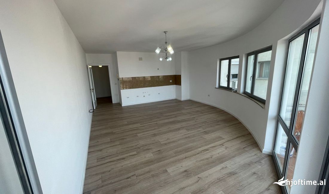 Shtepi ne shitje Apartament ne Tirane, 1+1, Mobilimi Bosh, pa mobiluar, Pagesa 147,001  Euro.
