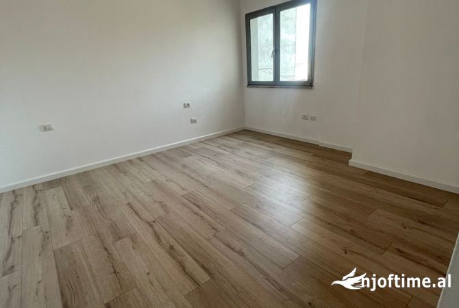 Shtepi ne shitje Apartament ne Tirane, 1+1, Mobilimi Bosh, pa mobiluar, Pagesa 147,001  Euro.