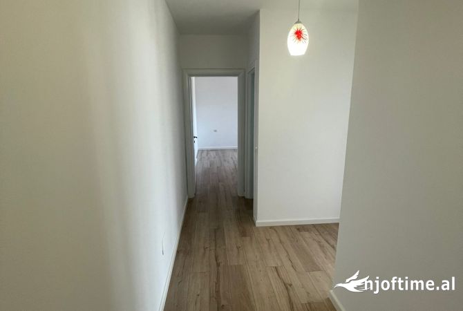 Shtepi ne shitje Apartament ne Tirane, 1+1, Mobilimi Bosh, pa mobiluar, Pagesa 147,001  Euro.