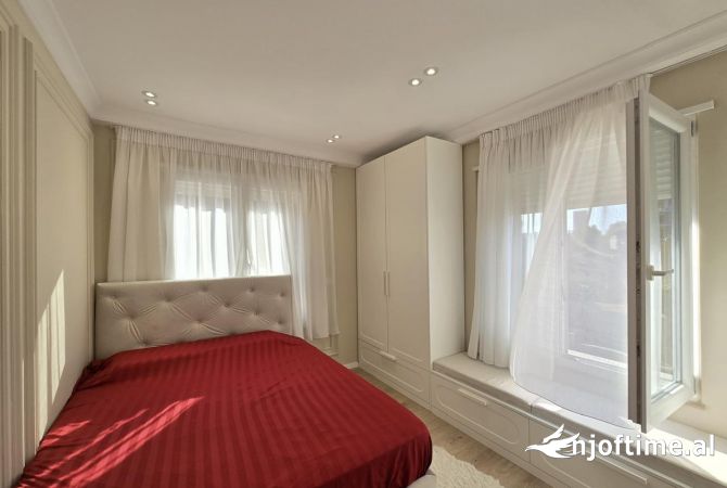 Shtepi ne shitje Apartament ne Tirane, 3+1, Mobilimi E mobiluar, Pagesa 306,001  Euro.