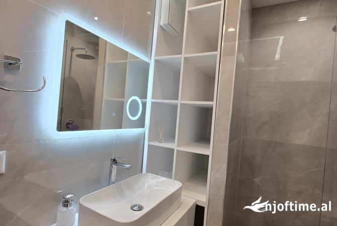 Shtepi ne shitje Apartament ne Tirane, 3+1, Mobilimi E mobiluar, Pagesa 306,001  Euro.