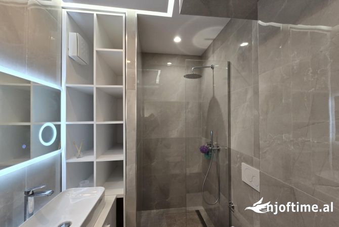 Shtepi ne shitje Apartament ne Tirane, 3+1, Mobilimi E mobiluar, Pagesa 306,001  Euro.