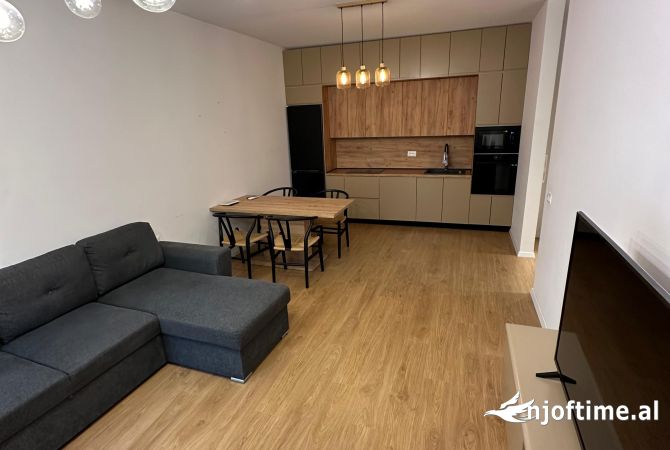 Shtepi ne shitje Apartament ne Tirane, 2+1, Mobilimi E mobiluar, Pagesa 195,001  Euro.
