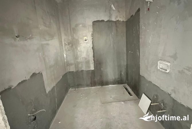 Apartment for sale in Tirana 3+1, Emty