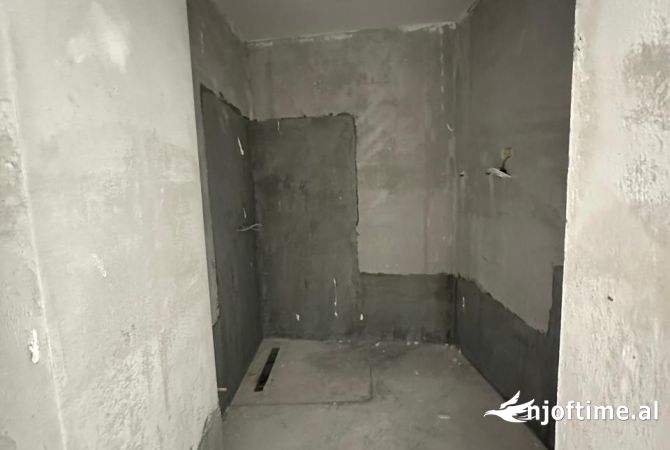 Apartment for sale in Tirana 3+1, Emty