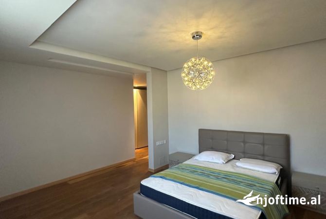 Shtepi me qera Vila Luksoze ne Tirane, 5+1, Mobilimi E mobiluar, Pagesa 3,901  Euro.