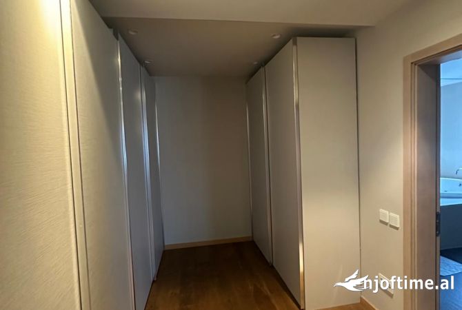 Shtepi me qera Vila Luksoze ne Tirane, 5+1, Mobilimi E mobiluar, Pagesa 3,901  Euro.