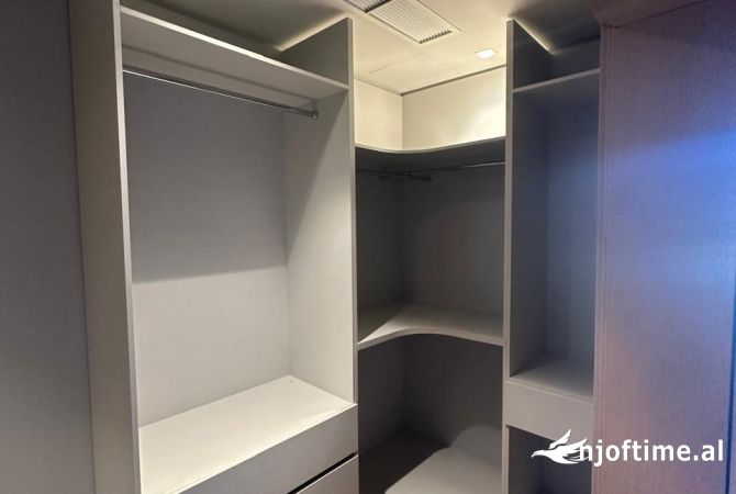 Shtepi me qera Vila Luksoze ne Tirane, 5+1, Mobilimi E mobiluar, Pagesa 3,901  Euro.