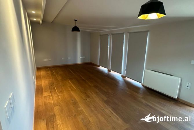 Shtepi me qera Vila Luksoze ne Tirane, 5+1, Mobilimi E mobiluar, Pagesa 3,901  Euro.