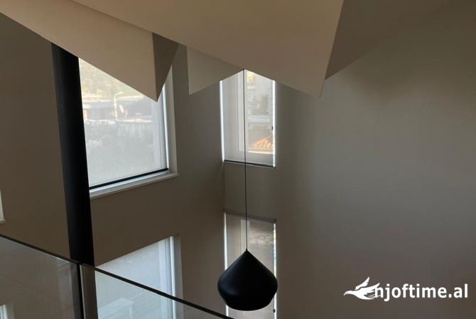 Shtepi me qera Vila Luksoze ne Tirane, 5+1, Mobilimi E mobiluar, Pagesa 3,901  Euro.