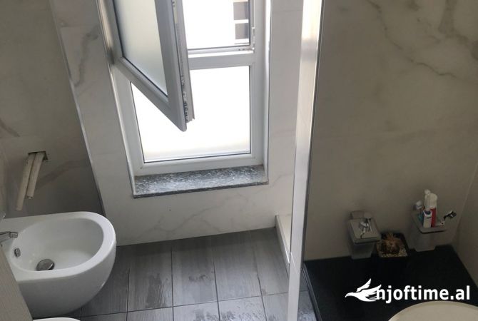 Shtepi ne shitje Apartament ne Tirane, 1+1, Mobilimi E mobiluar, Pagesa 120,001  Euro.