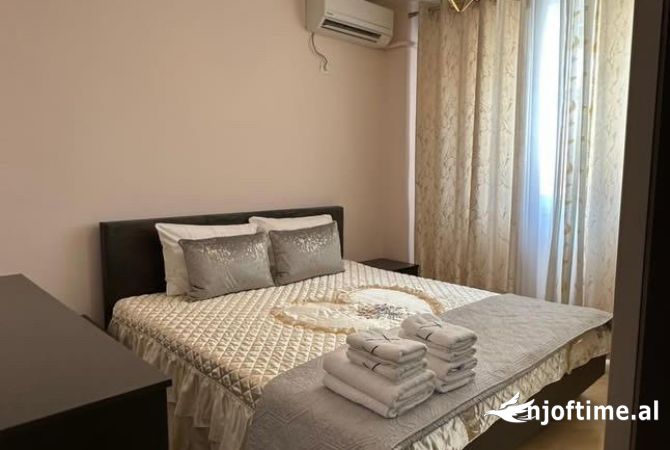 Shtepi me qera Apartament ne Tirane, 2+1, Mobilimi E mobiluar, Pagesa 700  Euro.