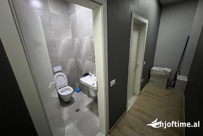 Ambient per Zyra 562m2 ne Qender te Tiranes