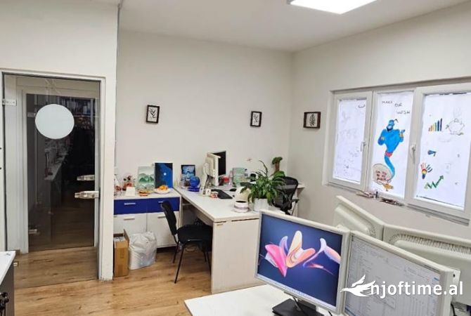 Ambient biznesi me qera 3+1 ne Tirane - 3,001 Euro