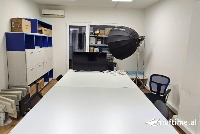 Ambient zyre me qira ne bllok 