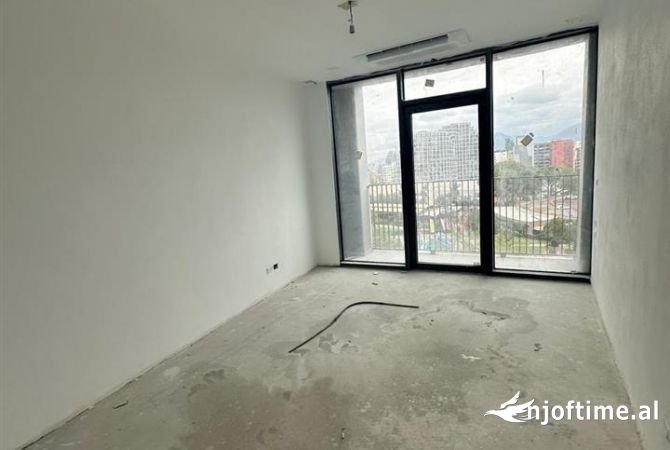 Shtepi ne shitje Apartament ne Tirane, 3+1, Mobilimi Bosh, pa mobiluar, Pagesa 525,501  Euro.