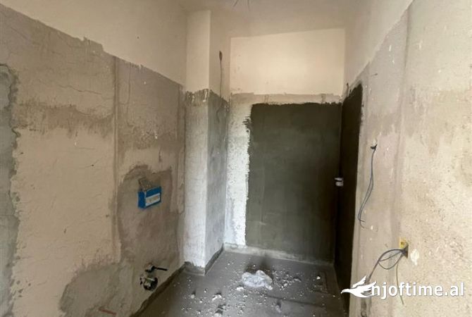 Shtepi ne shitje Apartament ne Tirane, 2+1, Mobilimi Bosh, pa mobiluar, Pagesa 201,250  Euro.