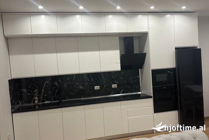 Shtepi ne shitje Apartament ne Tirane, 2+1, Mobilimi E mobiluar, Pagesa 180,001  Euro.