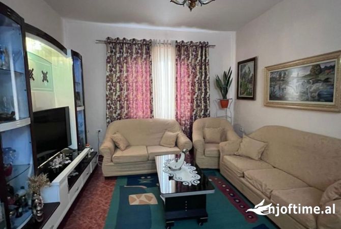 Shtepi me qera Apartament ne Tirane, 2+1, Mobilimi E mobiluar, Pagesa 50,000  Leke.