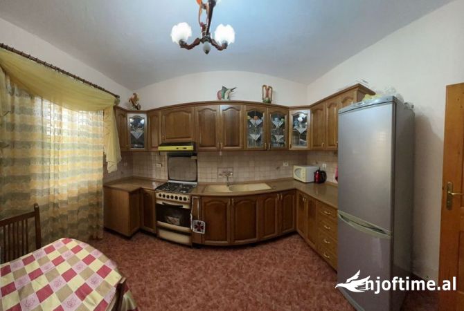 Shtepi me qera Apartament ne Tirane, 2+1, Mobilimi E mobiluar, Pagesa 50,000  Leke.