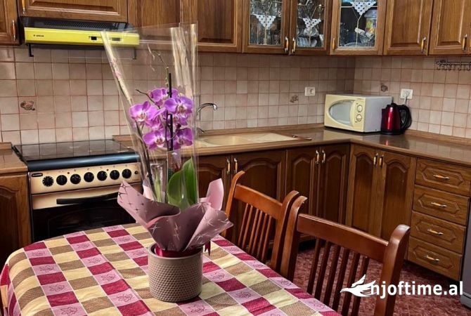 Shtepi me qera Apartament ne Tirane, 2+1, Mobilimi E mobiluar, Pagesa 50,000  Leke.