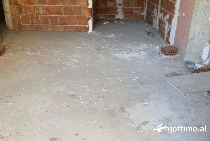 Shtepi ne shitje Apartament ne Tirane, 1+1, Mobilimi Bosh, pa mobiluar, Pagesa 95,250  Euro.