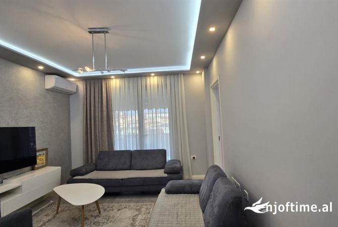 Shtepi ne shitje Apartament ne Tirane, 2+1, Mobilimi E mobiluar, Pagesa 160,000  Euro.