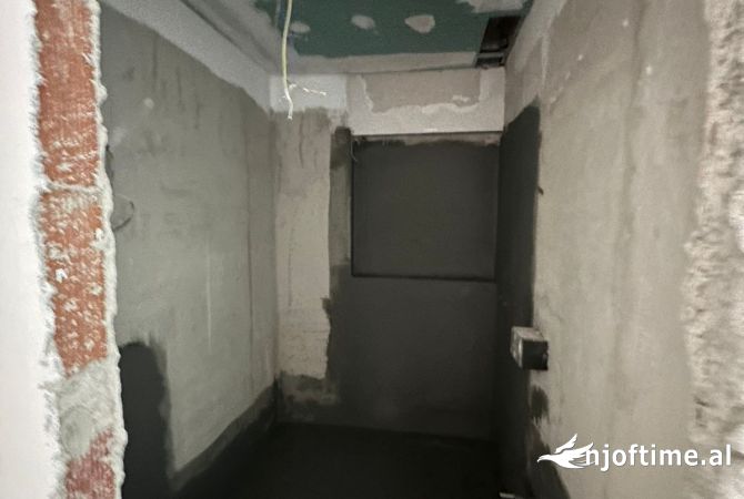 Ambient zyre me qira tek Myslym Shyri