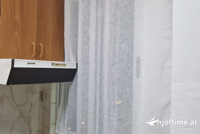 Shtepi me qera Apartament ne Tirane, 1+1, Mobilimi E mobiluar, Pagesa 681  Euro.