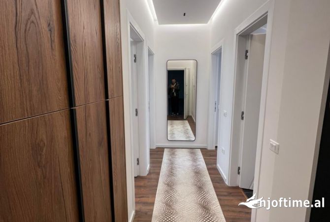 Shtepi me qera Apartament ne Tirane, 2+1, Mobilimi E mobiluar, Pagesa 1,001  Euro.