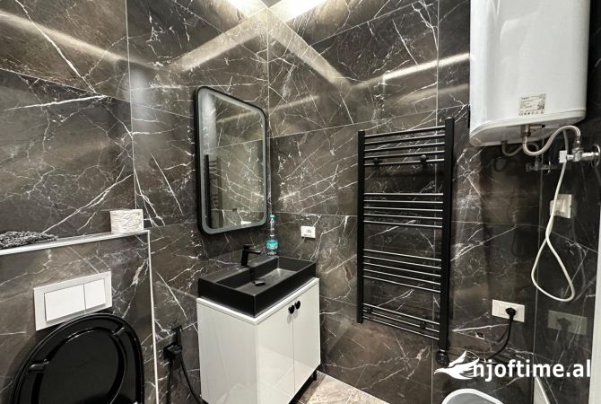 Shtepi me qera Apartament ne Tirane, 2+1, Mobilimi E mobiluar, Pagesa 1,001  Euro.