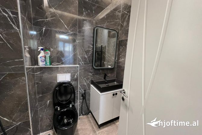 Shtepi me qera Apartament ne Tirane, 2+1, Mobilimi E mobiluar, Pagesa 1,001  Euro.