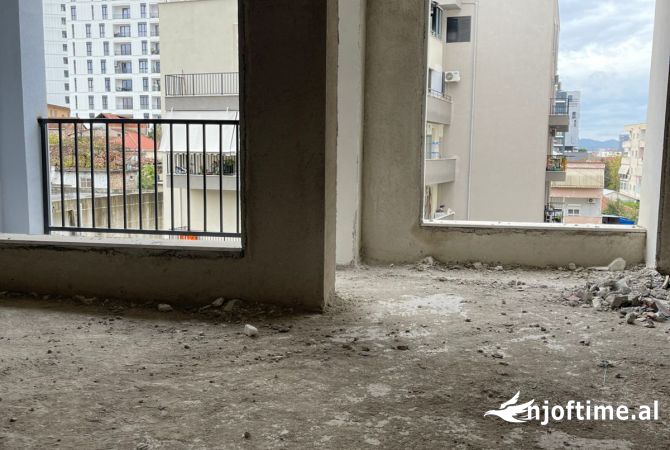 Shtepi ne shitje Apartament ne Tirane, 1+1, Mobilimi Bosh, pa mobiluar, Pagesa 99,900  Euro.